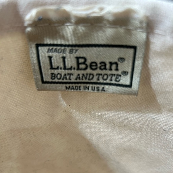 L.L. BEAN Boat and Tote - Picture 2 of 9
